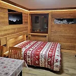 Petit Tibet Aparthotel