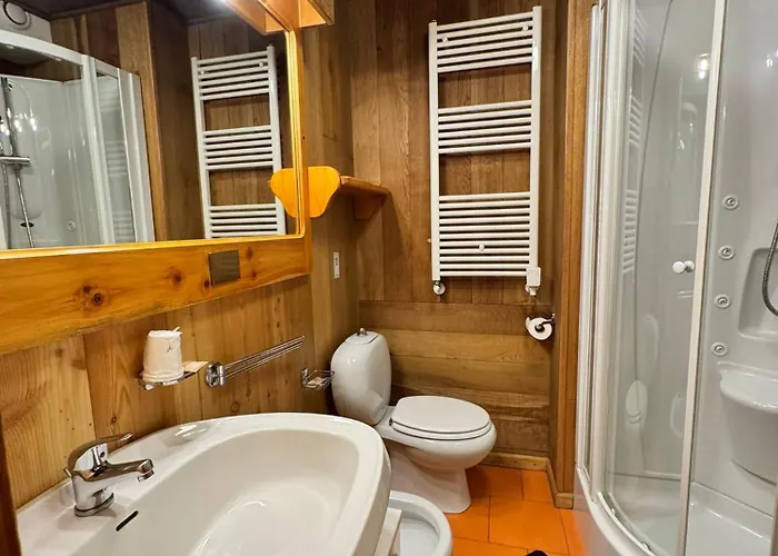 Petit Tibet アパートホテル ブレウイル・チェルヴィナイア